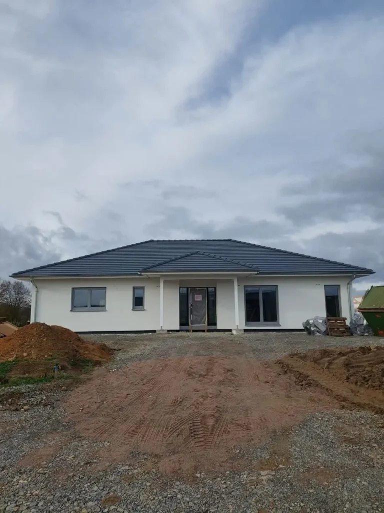 Prizemna montažna kuća od 120 m² sa tri spavaće sobe