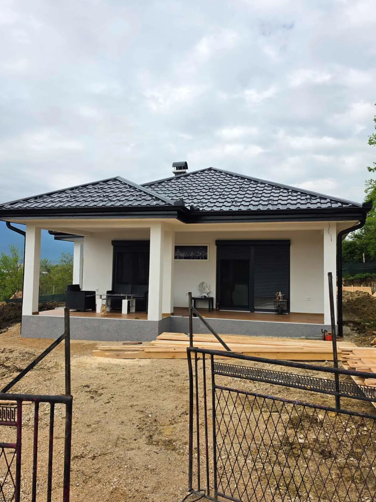 Montažna kuća Bihać Ružica 85m2 – prednja strana kuće