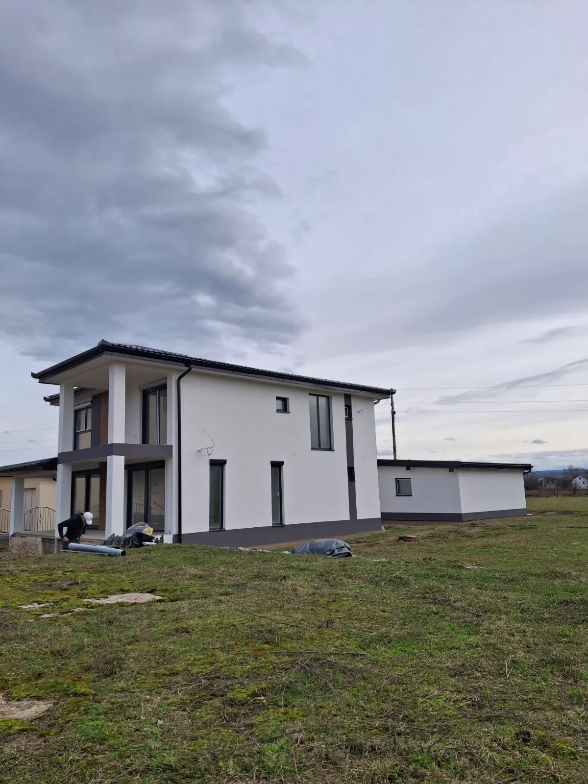 izgled dvospratne montazne kuce sa bocne strane